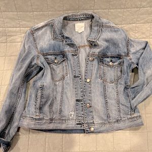 American Eagle Classic Light Wash Denim Jacket in Great condition size L